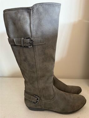 Cliffs by White Mountain Riding Boots - Stone Grey (Women’s Size 6.5)
